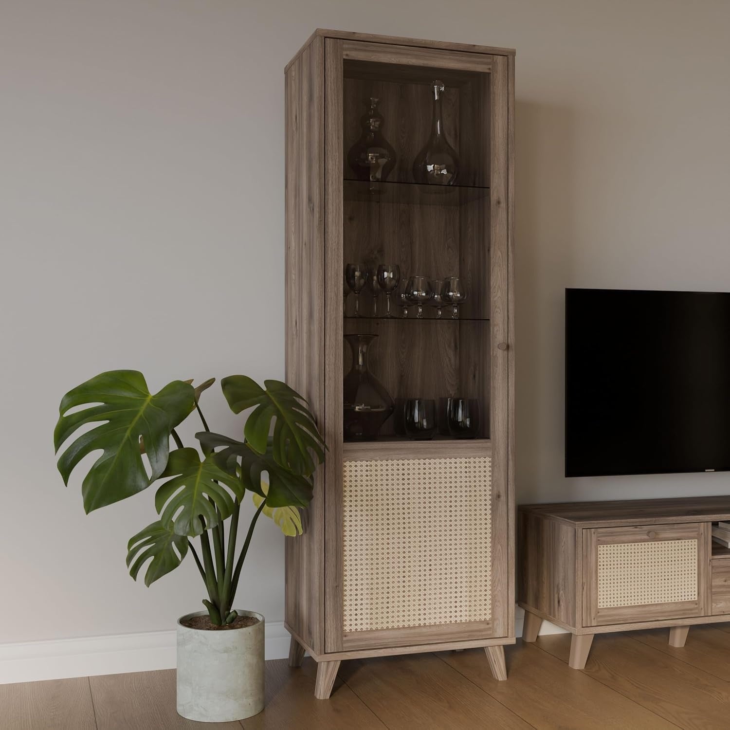 Vitrine im Boho-Stil mit 1 Tur und Rattangeflecht aus Holzwerkstoff in Valencia-Eiche und Naturrattan, 64,8 ¡Á 199,2 ¡Á 42 cm